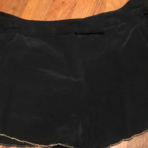 LUX  embroidered satin like shorts - Picture 4 of 7